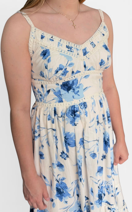Cotton maxi dress close-up