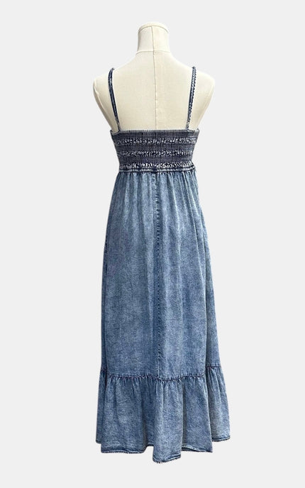 Everyday sleeveless Tencel dress with a smocked bodice and elegant midi length.