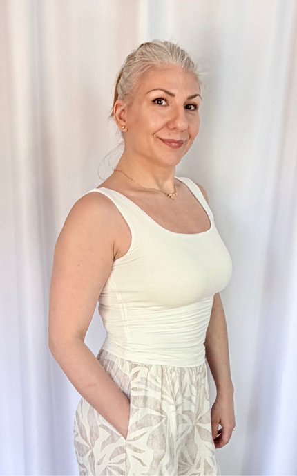 Detailed view of body-hugging fit and premium stretch fabric on fitted tank top.