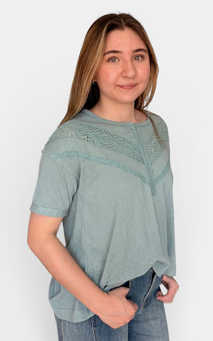 Lightweight everyday top with feminine lace detailing