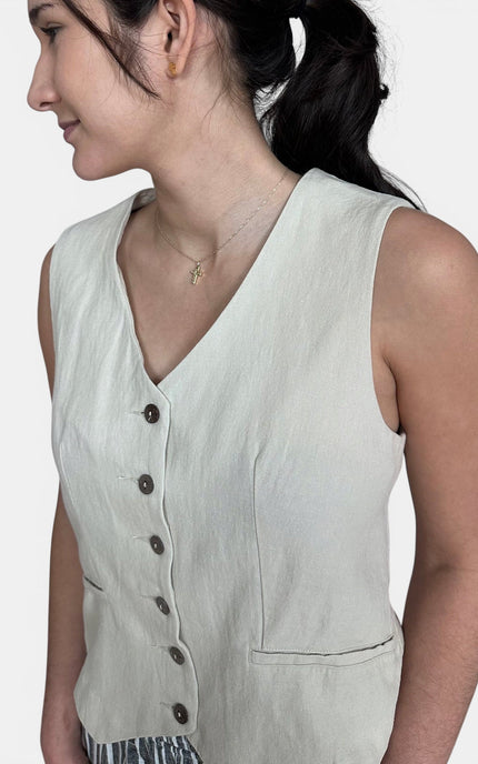 Lightweight sleeveless linen cotton top with tailored fit