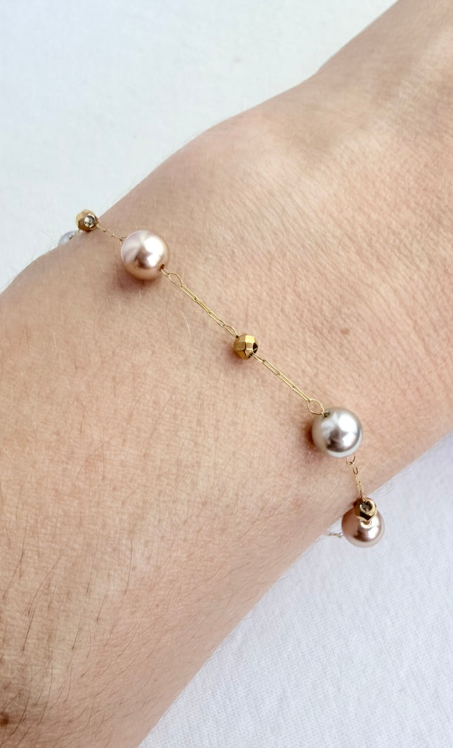 Hypoallergenic gold bracelet featuring imitation pearl accents and a secure clasp.