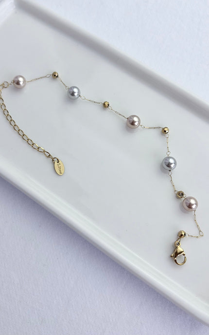 Gold and pearl bracelet designed for everyday wear and special occasions.