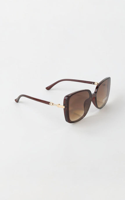 Modern oversized retro sunglasses with square‑round lenses and chic neutral frames.