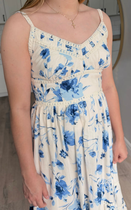 Close up of lace trim detail on Cecelia cotton maxi dress