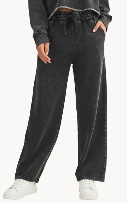 Denim-wash sweatpants fabric with ultra-soft fleece lining