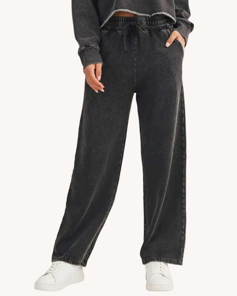 Denim-wash sweatpants fabric with ultra-soft fleece lining