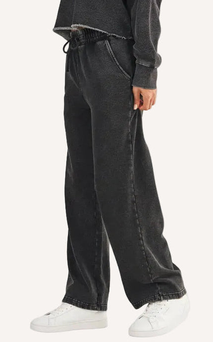 Denim-wash sweatpants fabric with ultra-soft fleece lining