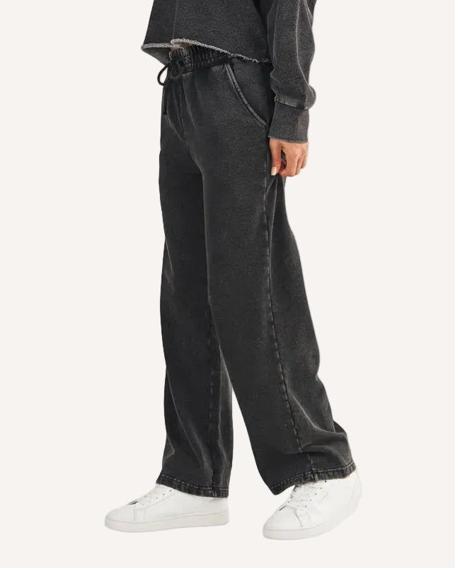 Denim-wash sweatpants fabric with ultra-soft fleece lining