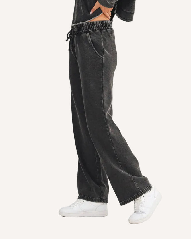 Denim-wash sweatpants fabric with ultra-soft fleece lining