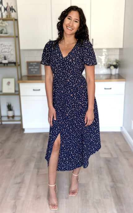 Floral midi dress with V-neckline and puff sleeves front view