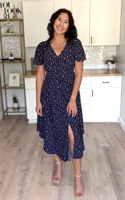 Floral midi dress with V-neckline and puff sleeves front view