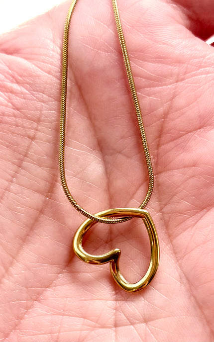 minimal gold heart pendant necklace, feminine everyday jewelry