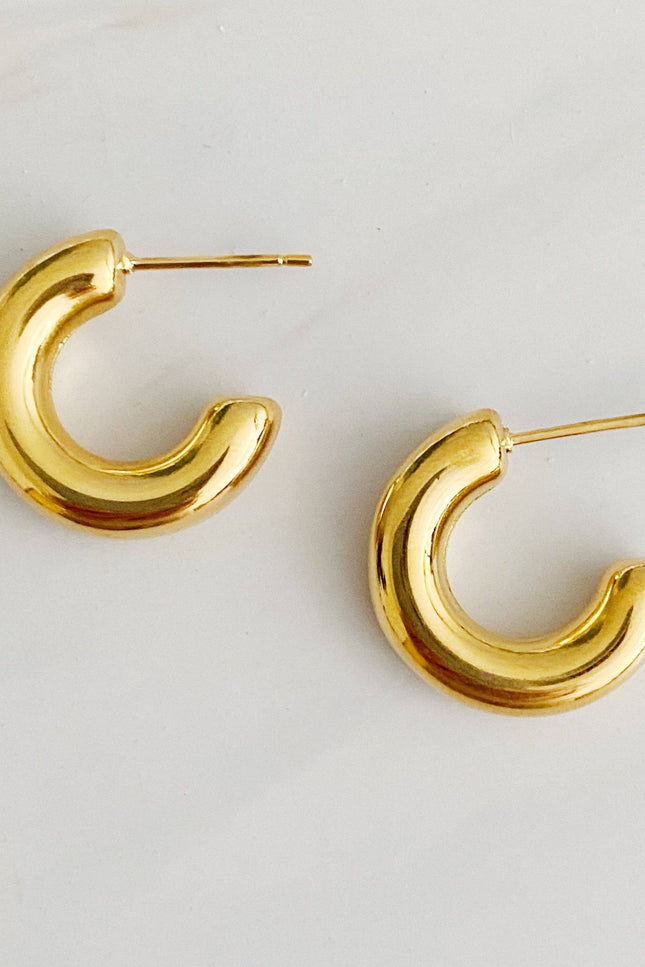 18k gold-plated mini hoop earrings with polished hollow design — lightweight everyday jewelry from Justyna Grace Boutique.