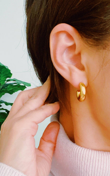 18k gold-plated mini hoop earrings with polished hollow design — lightweight everyday jewelry from Justyna Grace Boutique.