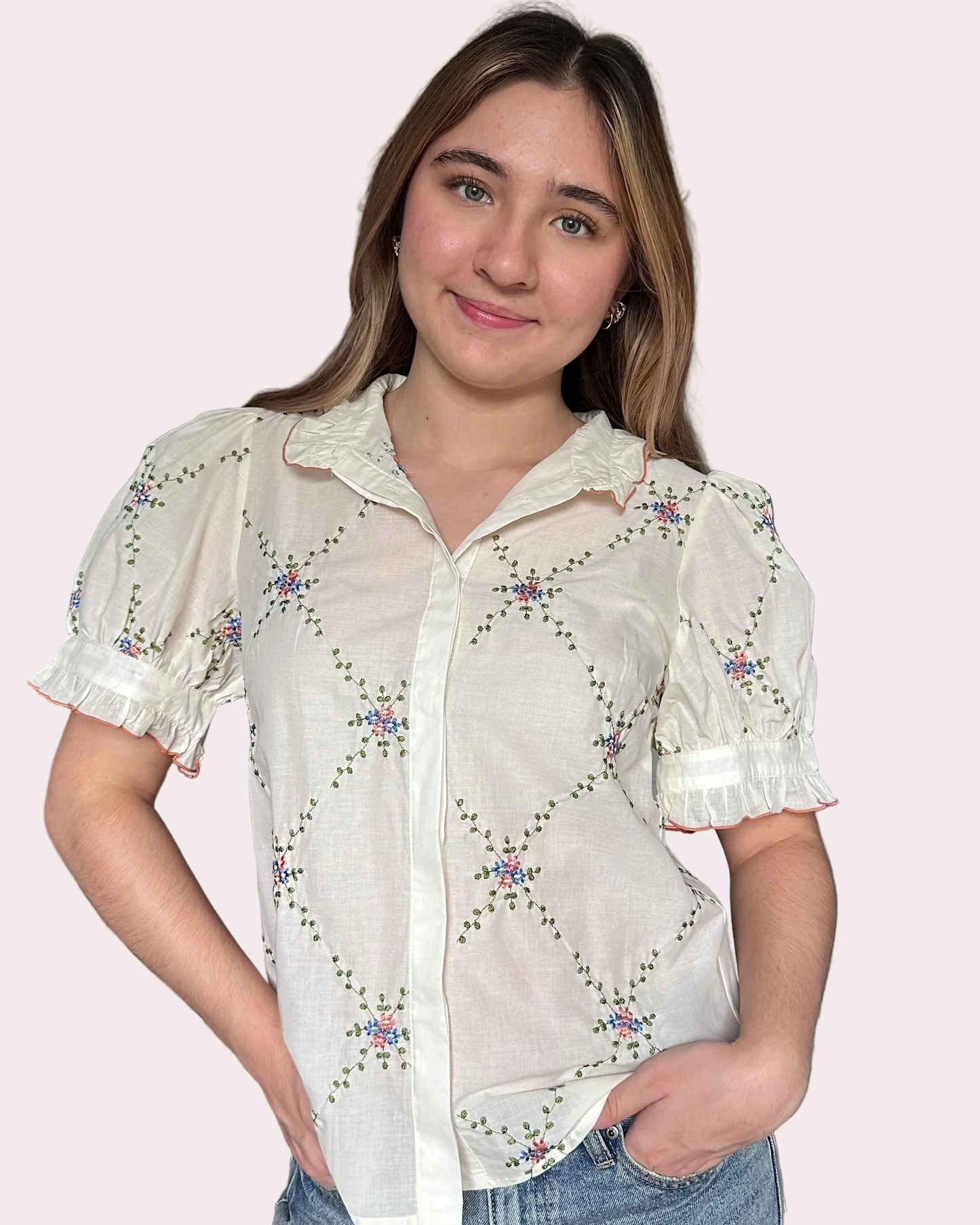 Noemi blouse ruffle collar with contrast edging and floral embroidered detail