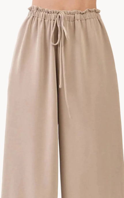 Ruffled elastic waistband on wide leg pants