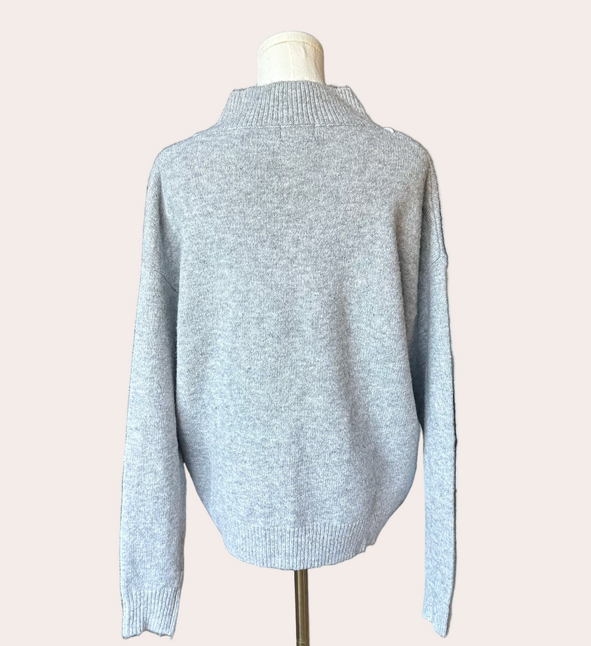 Heather grey crew-neck sweater with soft contrast stitching along the neckline and sleeves, midweight knit with stretch, photographed on a Soft Linen background for Justyna Grace Boutique.